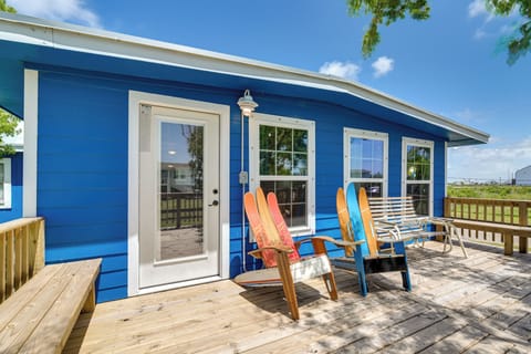 Freeport Vacation Rental | 2BR | 1BA | 800 Sq Ft | Stairs Required