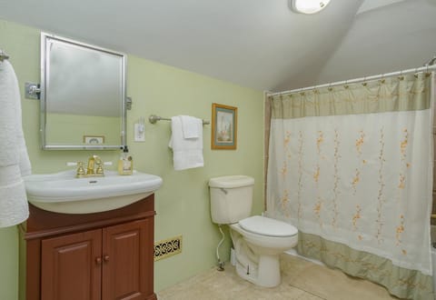 Lumbermans_Suite_Bathroom
