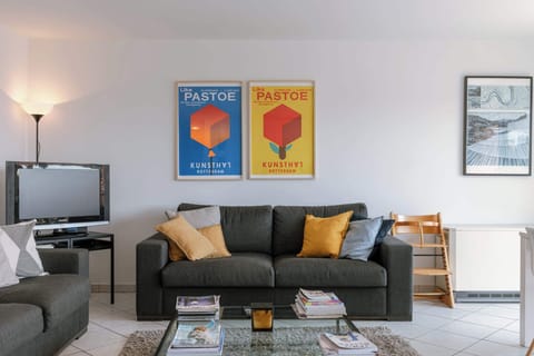 Contemporary living room with TV

