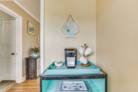 Coffee bar with Keurig