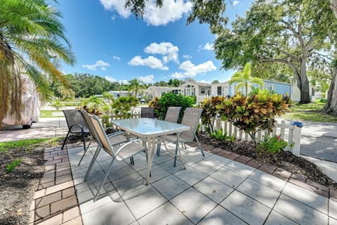 Sarasota Vacation Rental | 2BR | 1.5BA | 950 Sq Ft | Steps Required
