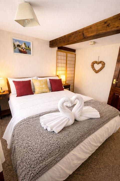 KING BEDROOM