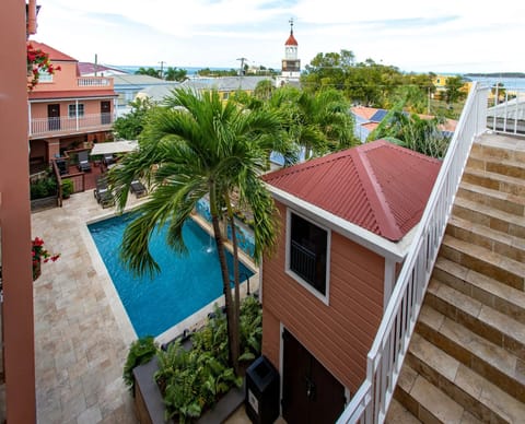 Lounge above the courtyard pool with breezy coastal vibes.