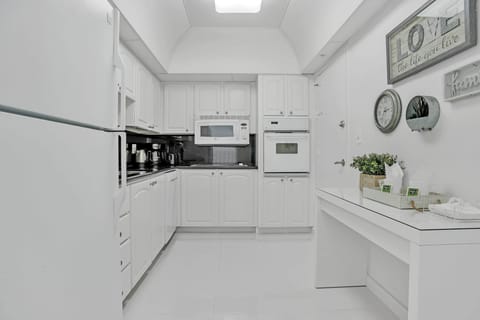 Kitchen fully equiped