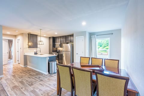 dining for 6. fully equipped kitchen