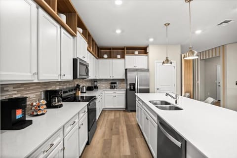 15911 Cape Coral Loop (8).jpg