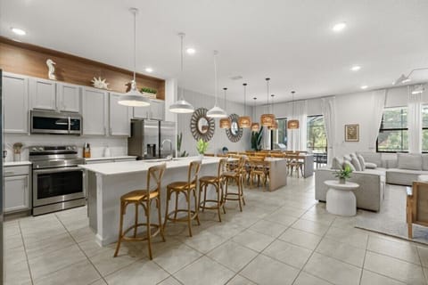 5863HighSeasDrive(7)