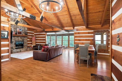 Come on in and stay awhile — the open living room’s made for long talks and lazy mornings.