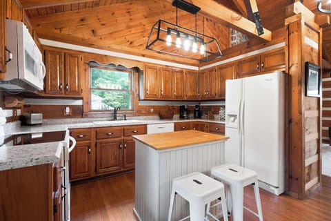 Well-stocked kitchen — perfect for meal prep, morning coffee, or a full dinner.

