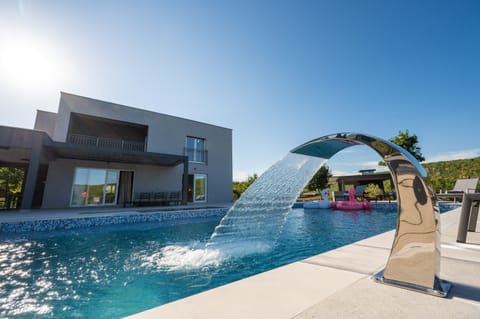 Villa with swimming pool