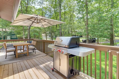 East Stroudsburg Vacation Rental | 3BR | 1BA | 1,300 Sq Ft | Stairs Required