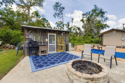 Shared Patio Area | Wood-Burning Fire Pit | Gas Grill | Charcoal Grill