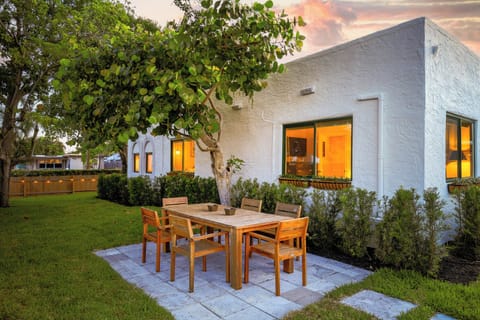 West Palm Beach Vacation Rental | 3BR | 1BA | 4 Steps to Enter | 1,052 Sq Ft
