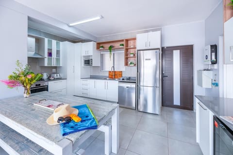 Marina View Apartment 20 @ Port Owen Marina (4574)