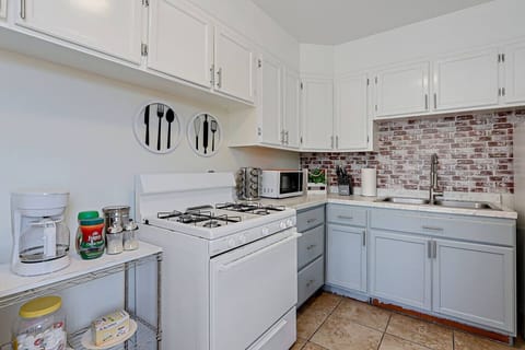 Kitchen/coffee maker/sink/stove