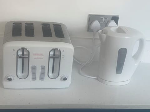 Kitchen Toaster & Kettle