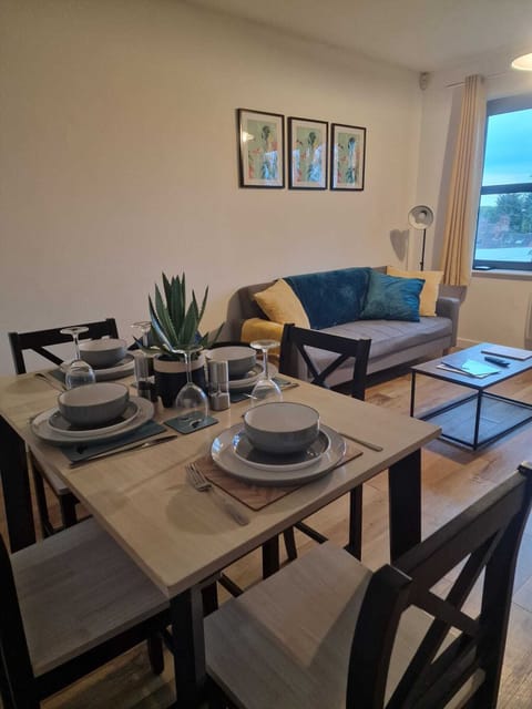 Bishopsgate Front Room 1