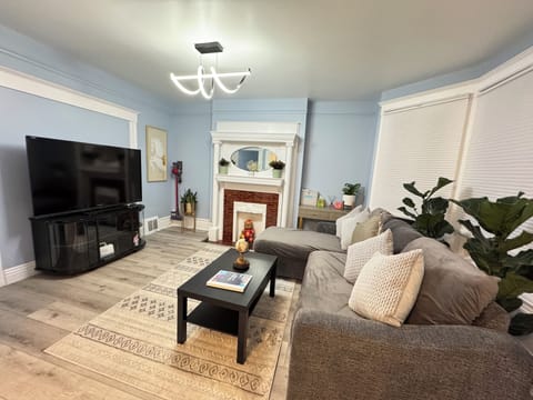 Living Room w/ Sofa Bed