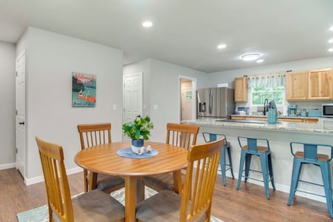 Dining Table | Breakfast Bar | Kitchen
