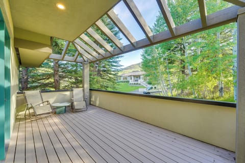 Upper Deck | Mountain Views