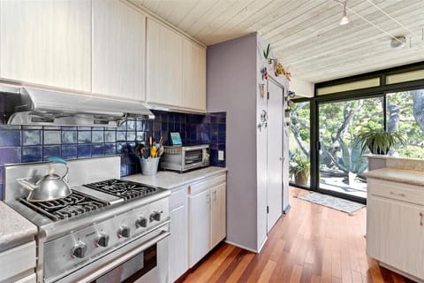 Four Burner Thermador Gas Stove