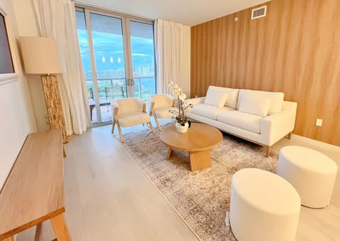 Spacious living room equipped with a 50`` Smart TV and streaming services