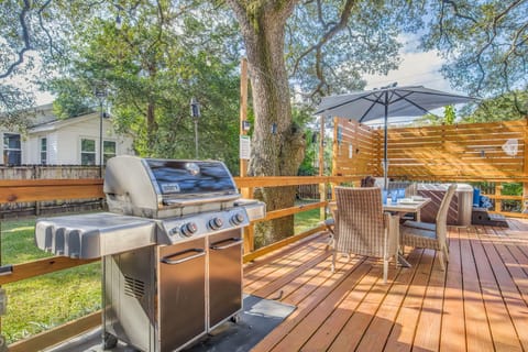 Your private backyard oasis features hot tub, outdoor grill,a dining table and lounge seating for everyone in your group to enjoy time connecting with each other, minutes to downtown Pensacola.  