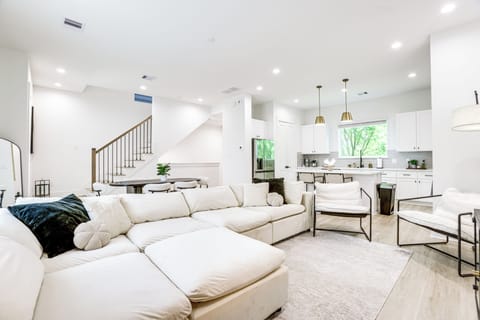 Houston Vacation Rental | 3BR | 3.5BA | 1,800 Sq Ft | 1 Step to Enter