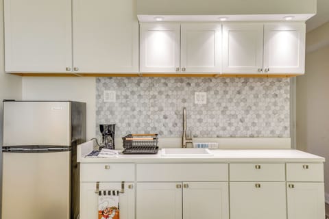 Kitchenette | Coffee Maker | Microwave