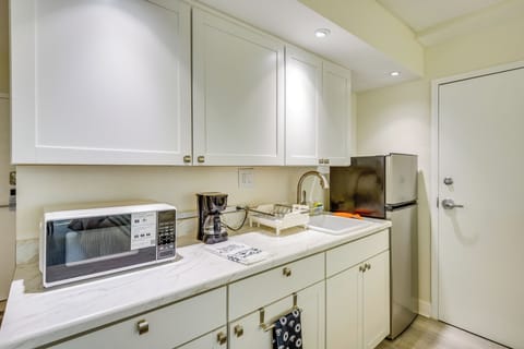 Kitchenette | Coffee Maker | Microwave