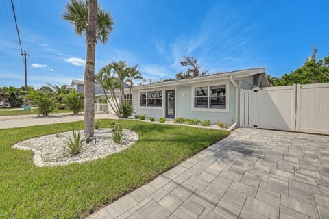Englewood Vacation Rental | 3BR | 2BA | 1,314 Sq Ft | 1 Step to Enter