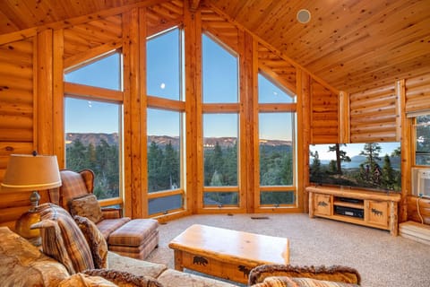 Living Room - Beautiful open living room
Wood Fireplace
Couches
Fan
Smart TV and GORGEOUS VIEWS from the bay windows!