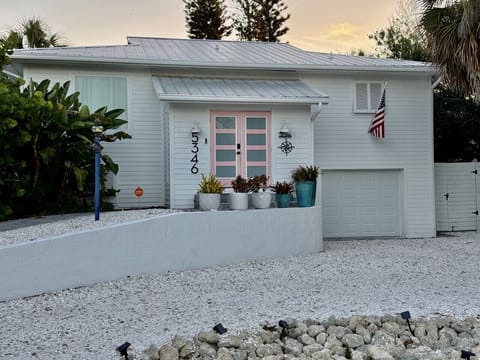Florida Coastal meets Modern Interior Family Living