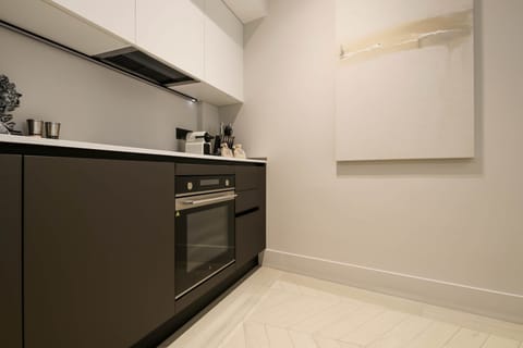 CREO-Kitchen complete with state of the art appliances