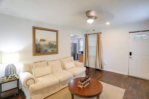 Front Room | Smart TV | Free WiFi | Central A/C & Heating