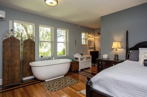 Bedroom with a bathtub