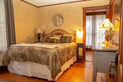 Peacock Bedroom with queen bed upstairs