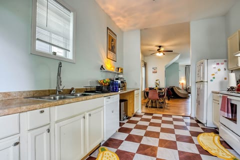 Modern appliances and all the essentials for all your cooking creations.