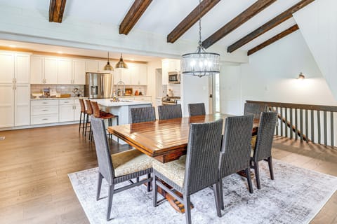 Dining Area | Dishware/Flatware Provided | Main Floor