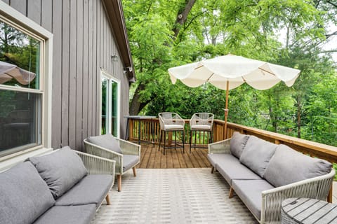 Williams Bay Vacation Rental | 5BR | 3BA | 3,200 Sq Ft | 2 Steps to Enter