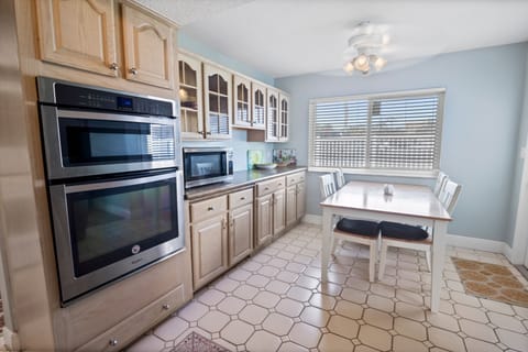 Enjoy a bright kitchen with double ovens and cozy dining space, perfect for beachside breakfasts before heading out for a day of sun, sand, and surf.