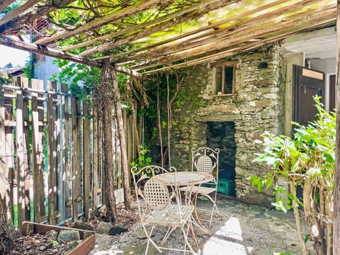 Wall, Wood, Spring, Chair, Flowerpot, Outdoor Furniture, Backyard, Garden, Outdoor Table