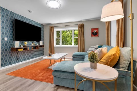 Welcome to Unit B in this renovated Duplex. Featuring, 2BR, 1Ba, fully renovated, located just 2.1 Miles to Mohegan Sun