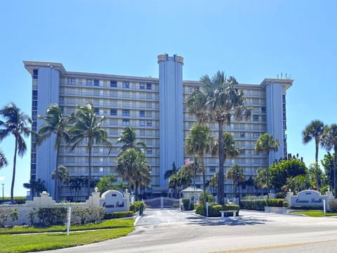 Oceana South Entrance on Hutchinson Island