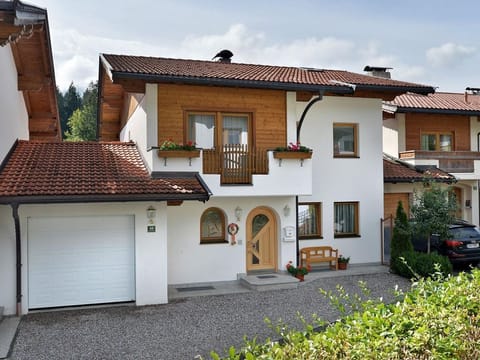 Ferienhaus Siglinde - Holiday home, shower and bath, WC, 5 bedrooms, sauna Apartment in Salzburgerland