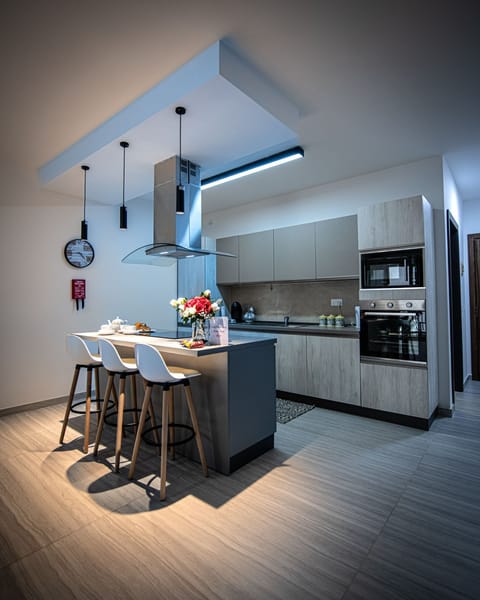 Kitchen and Island 