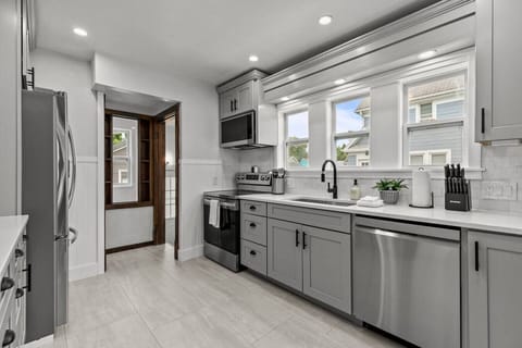 Spacious kitchen with everything you need!