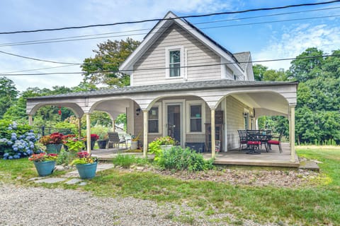 Plymouth Vacation Rental | 2BR | 1BA | 980 Sq Ft | Stairs Required