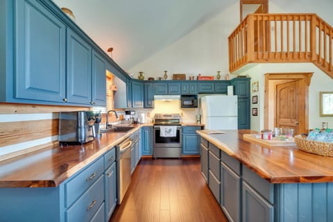 Kitchen | Main Level