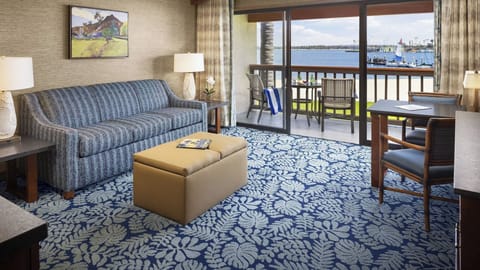 Living area & Dining